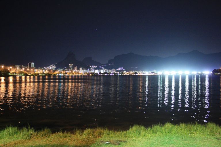 Lagoa Rodrigo de Freitas à noite: o melhor da vida noturna